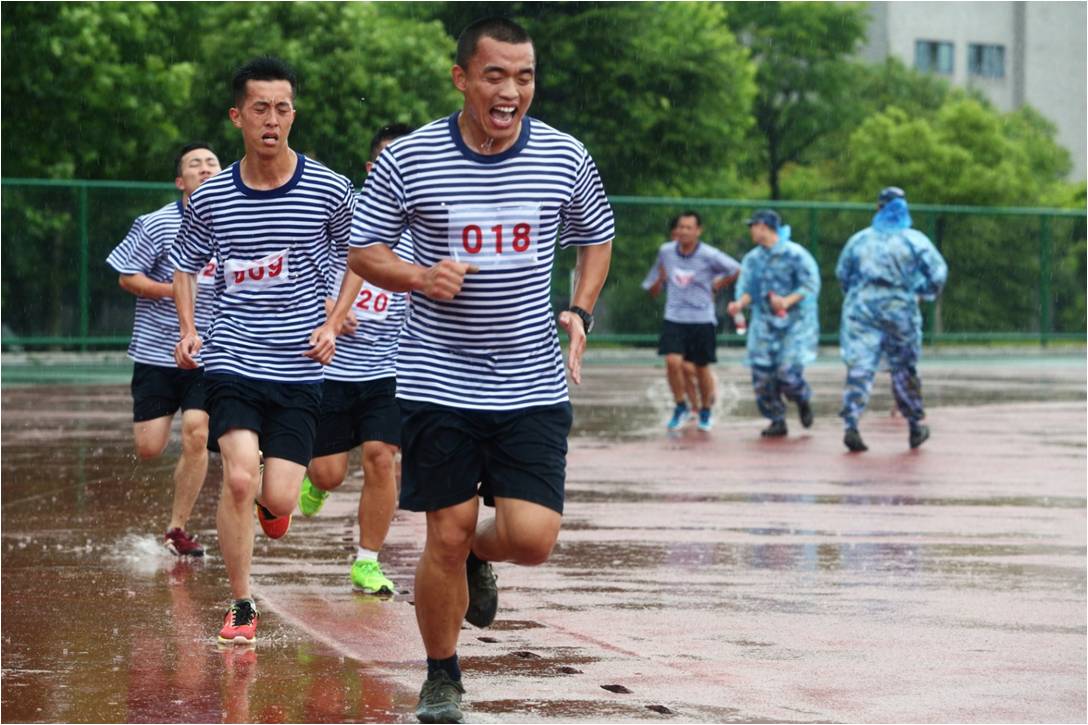 一等奖:雨里的呐喊,作者:潘威宇