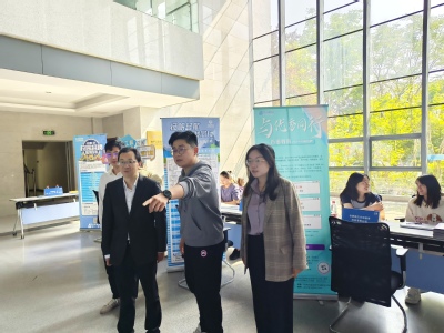 公司副书记刘峰及辅导员亲临招聘会现场 公司副书记刘峰及辅导员亲临招聘会现场